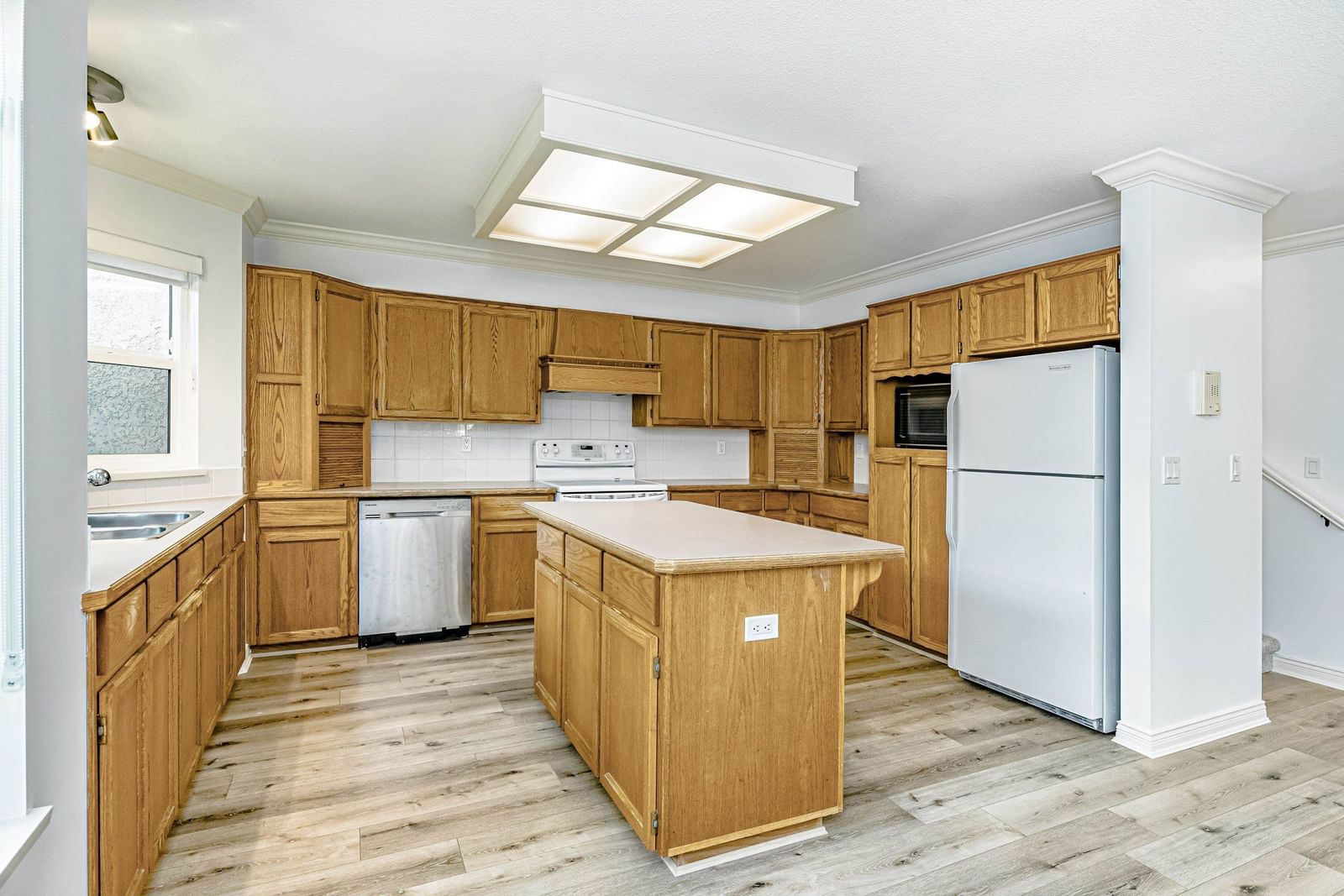 Listing Image 19
