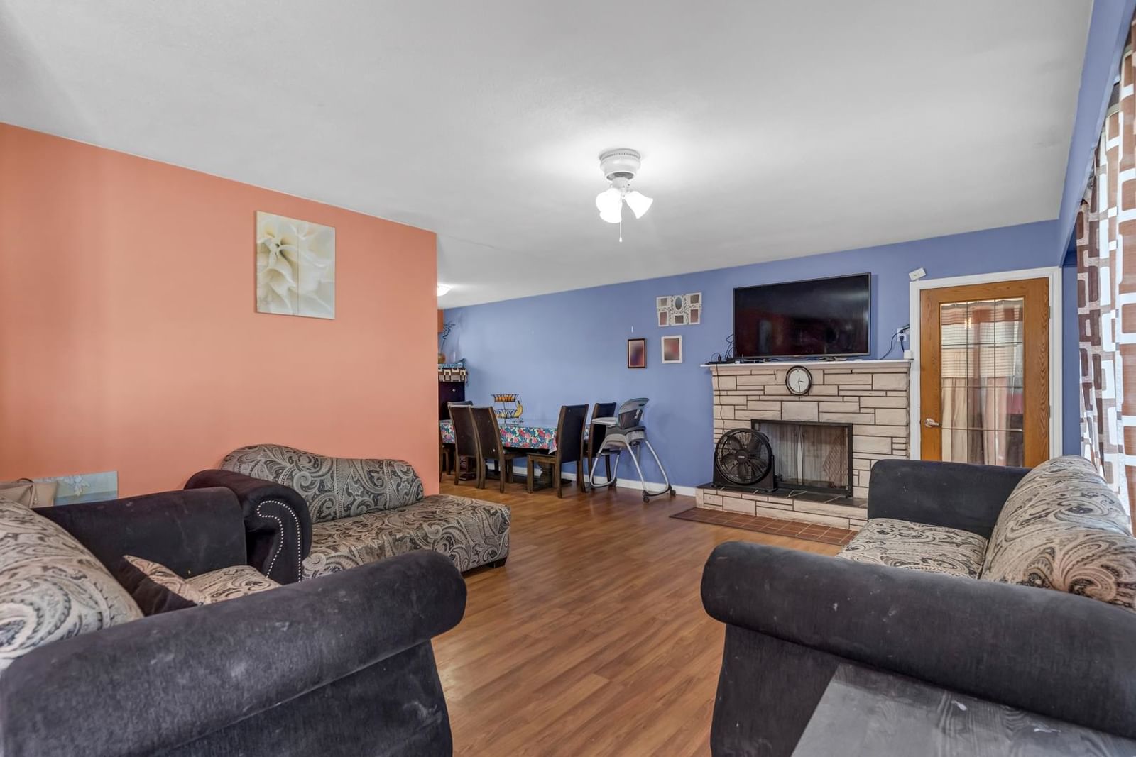 Listing Image 4