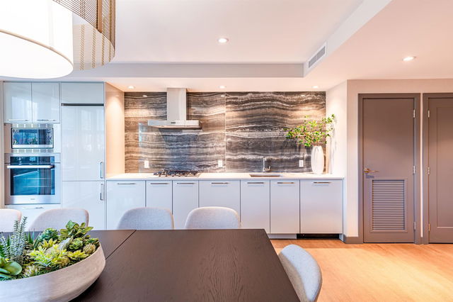 607 - 3280 Corvette Way