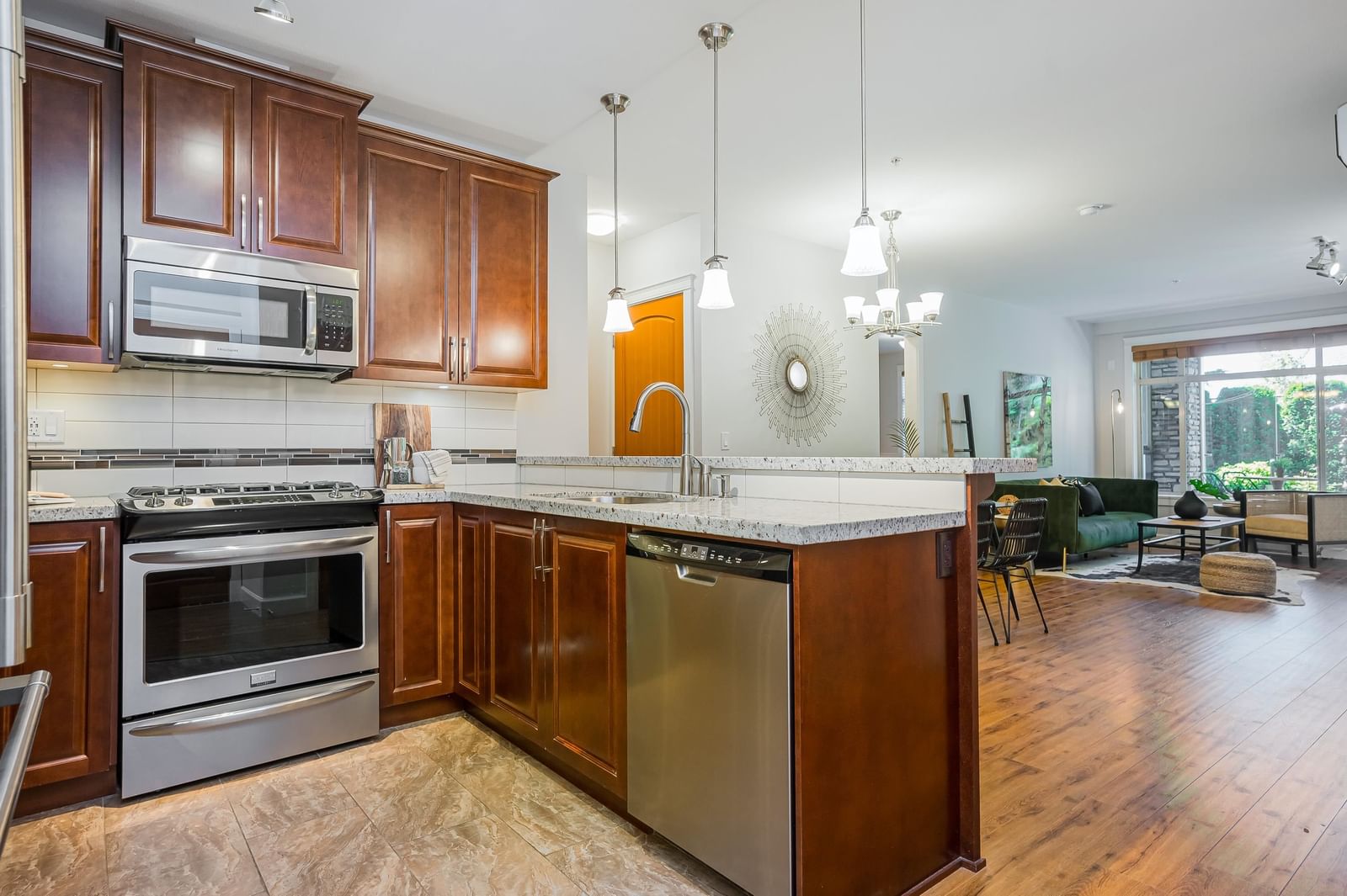 Listing Image 12