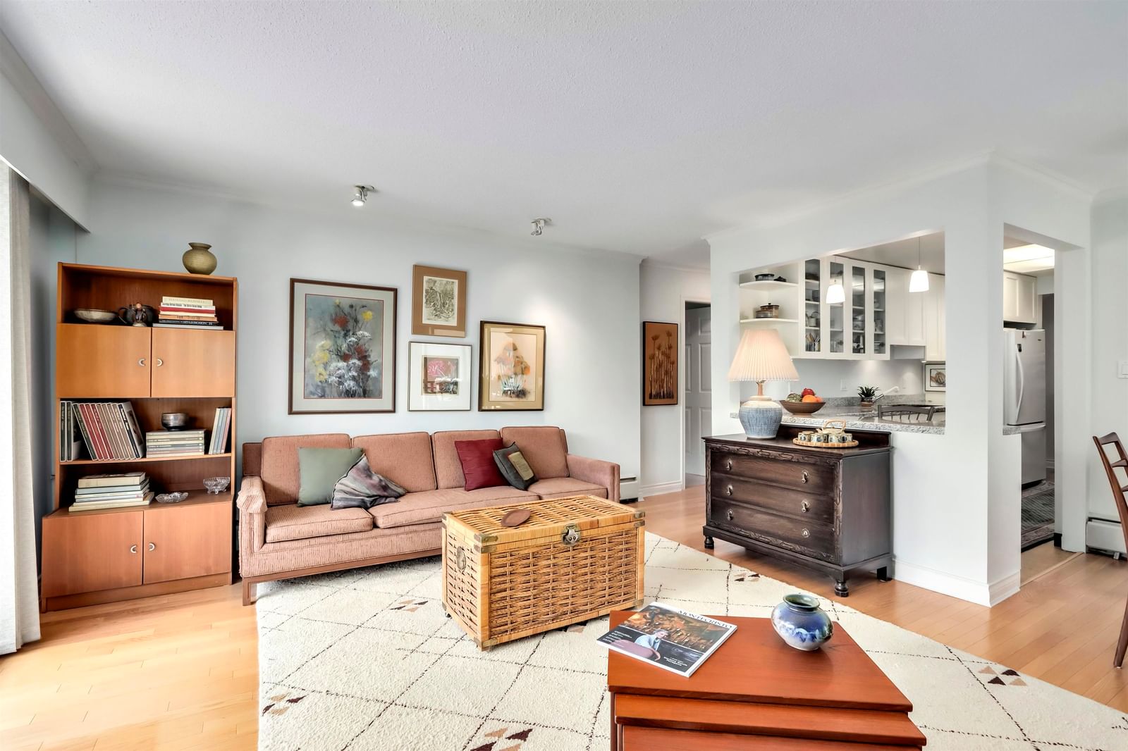 Listing Image 5