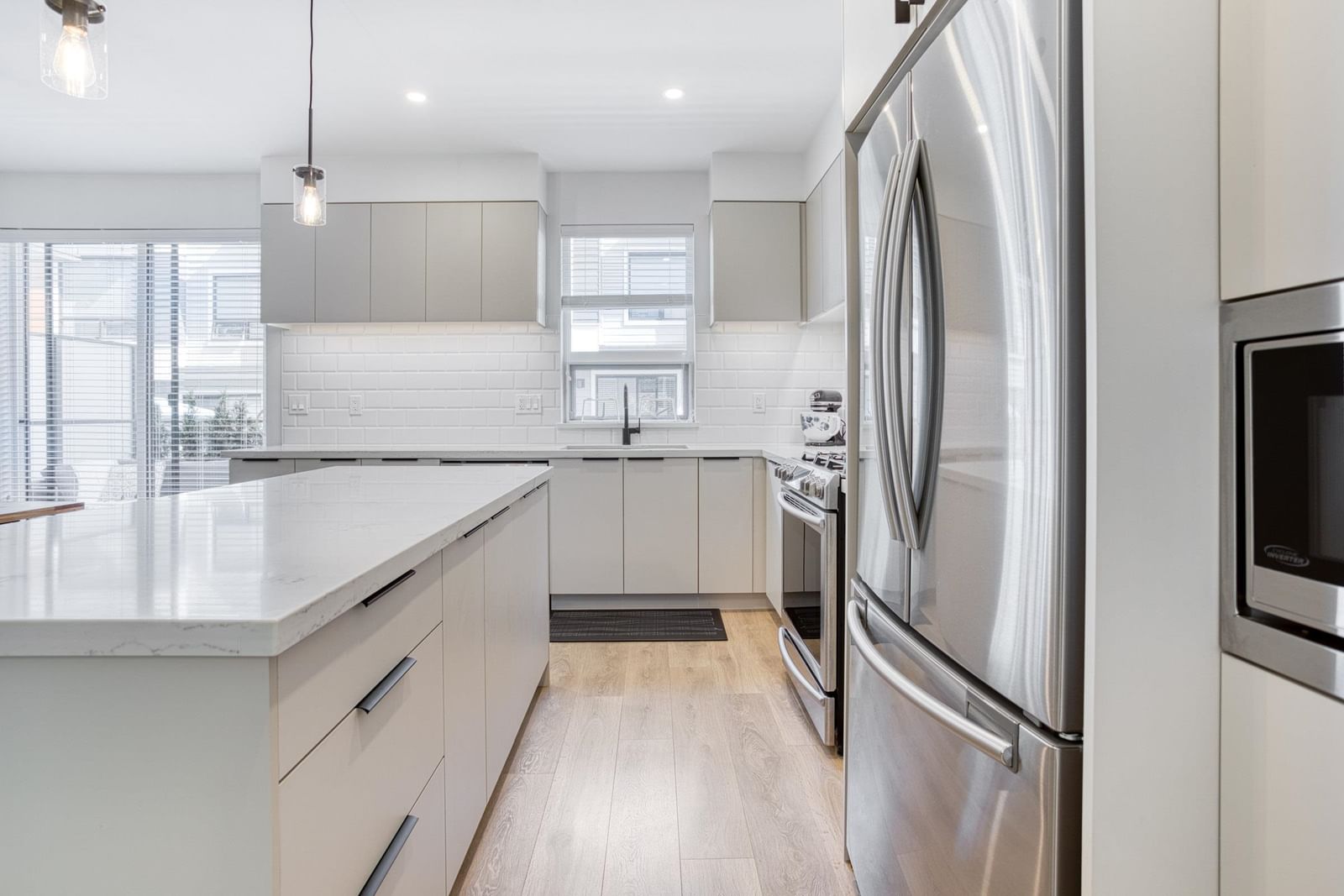 Listing Image 9