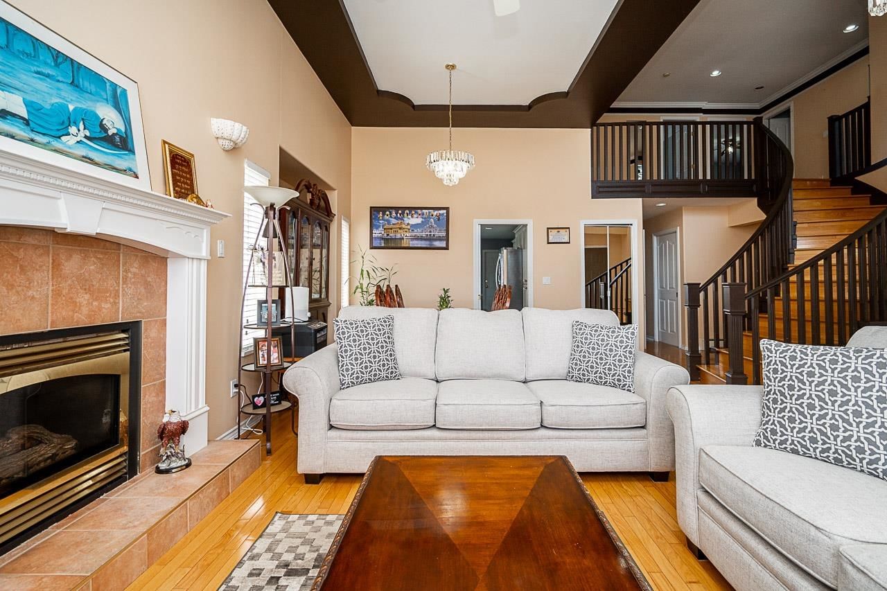 Listing Image 4