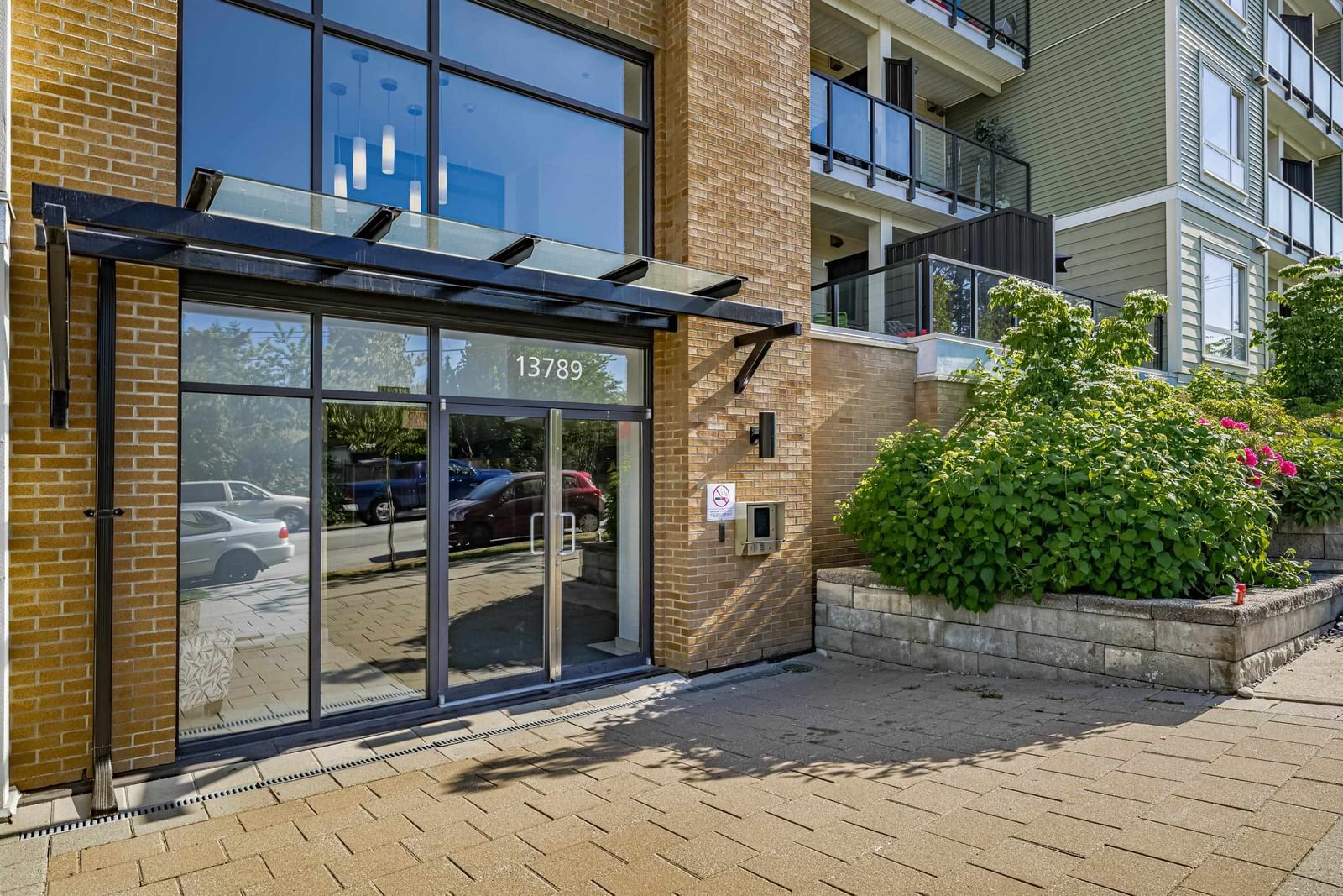 Listing Image 4
