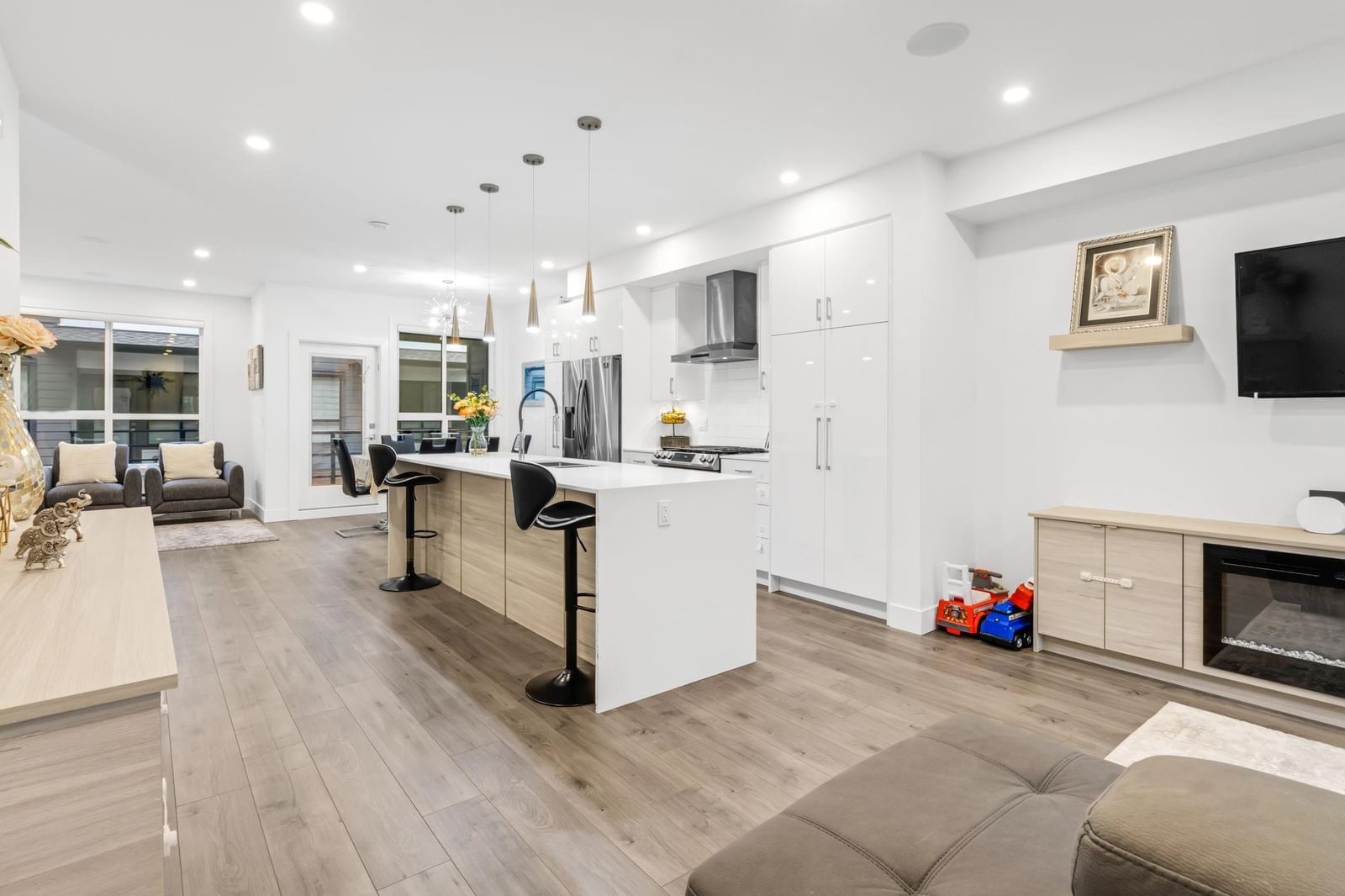 Listing Image 19