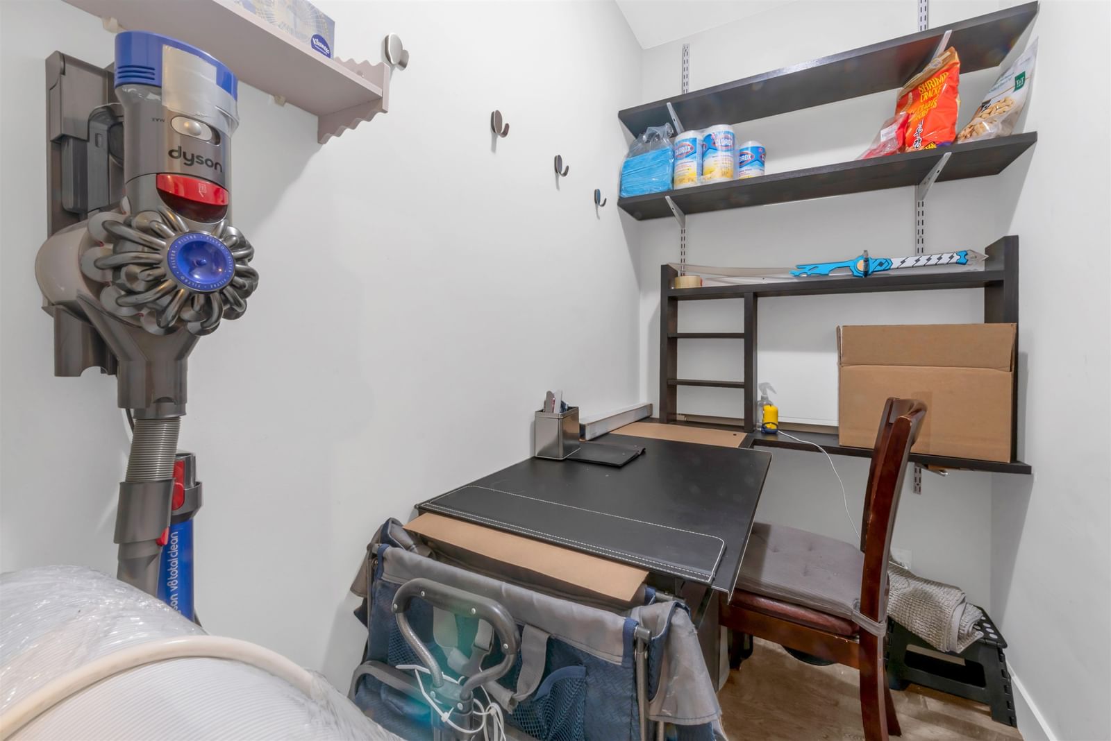 Listing Image 10