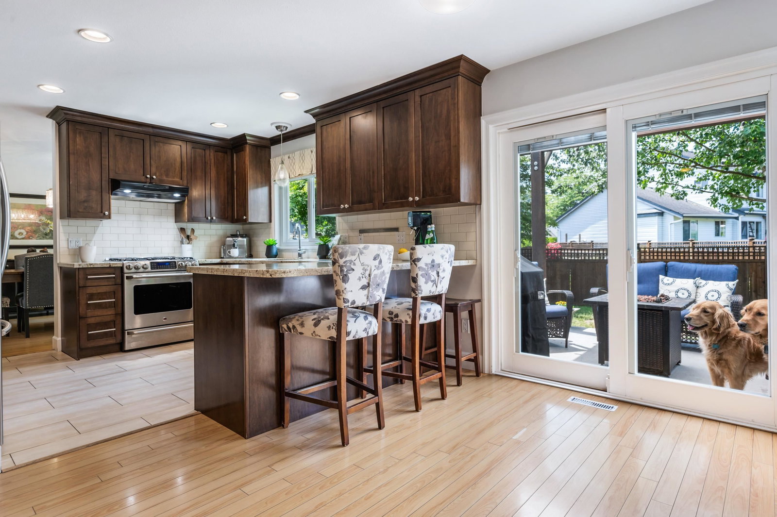 Listing Image 11