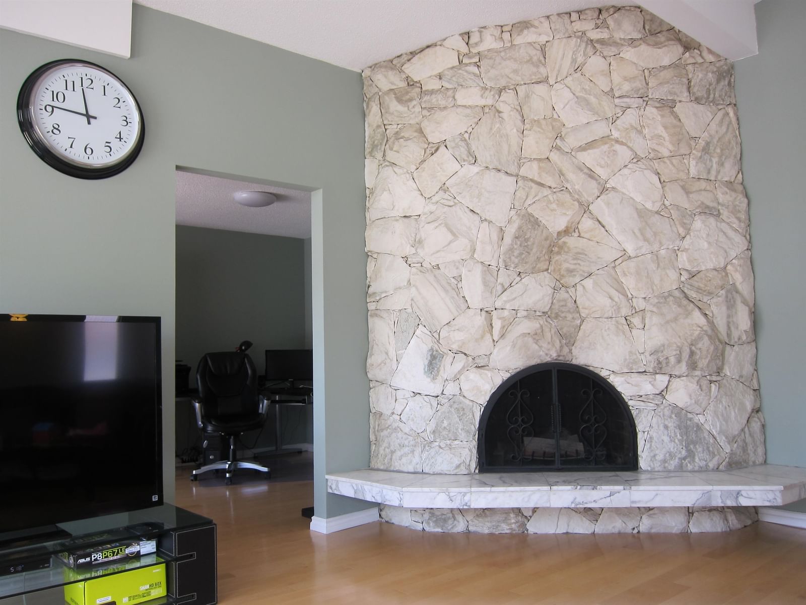 Listing Image 4