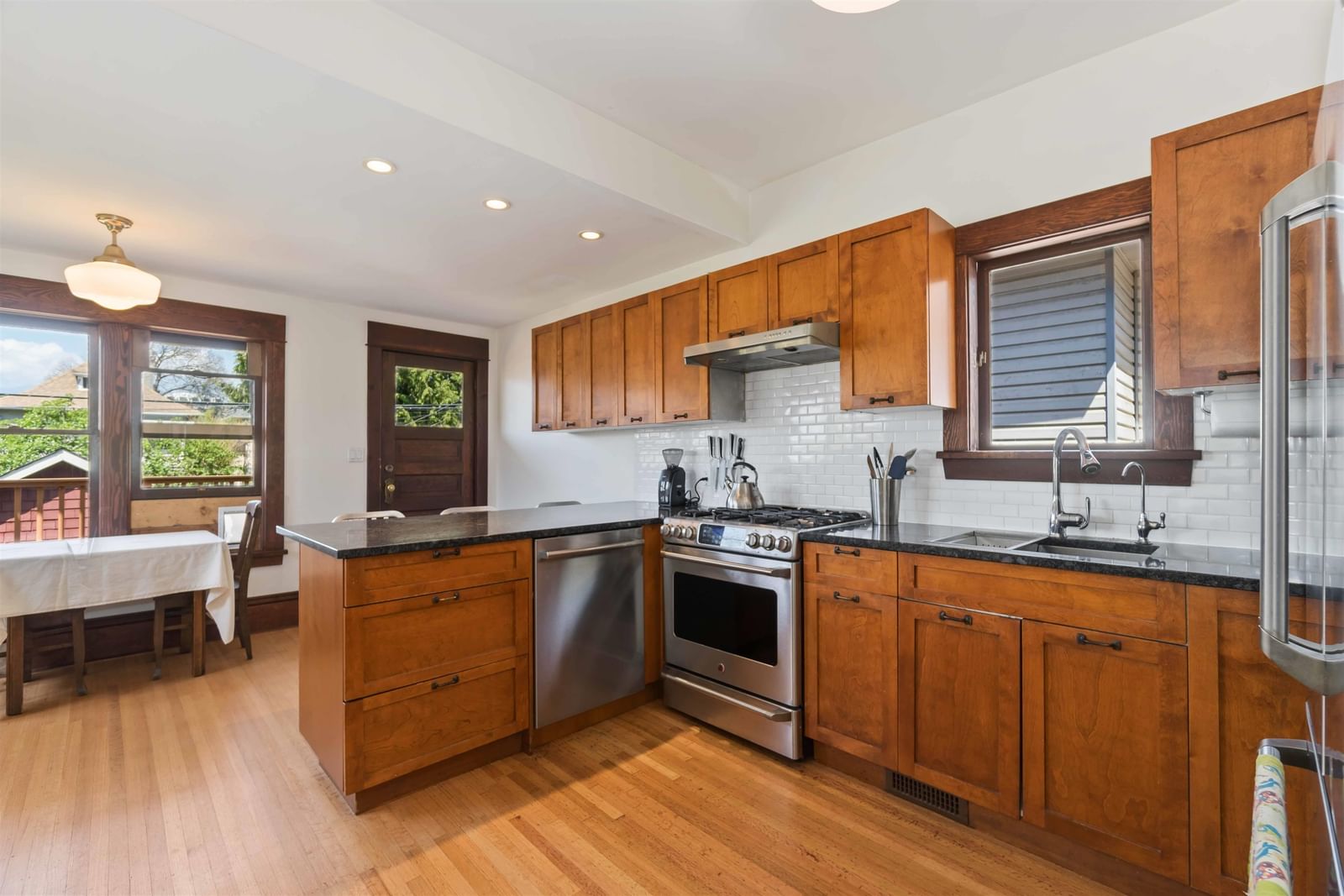 Listing Image 12