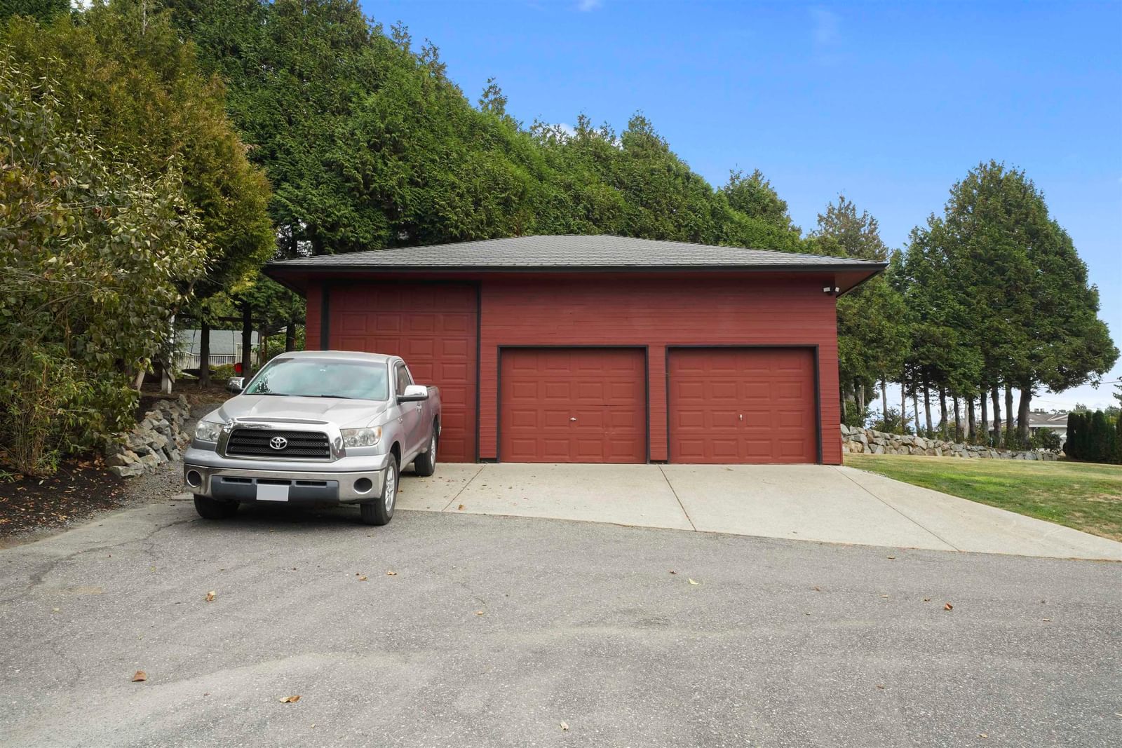 Listing Image 5