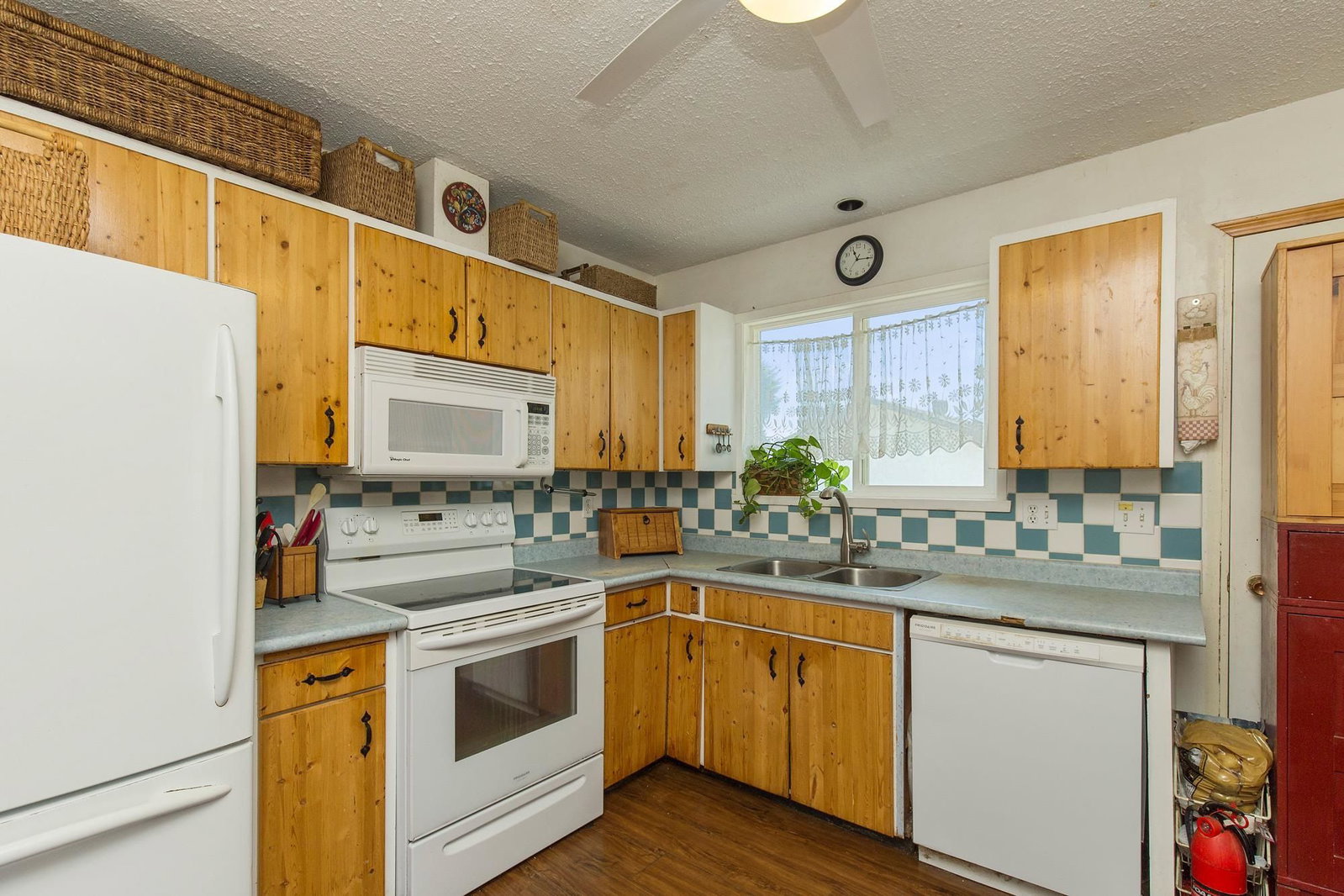 Listing Image 9