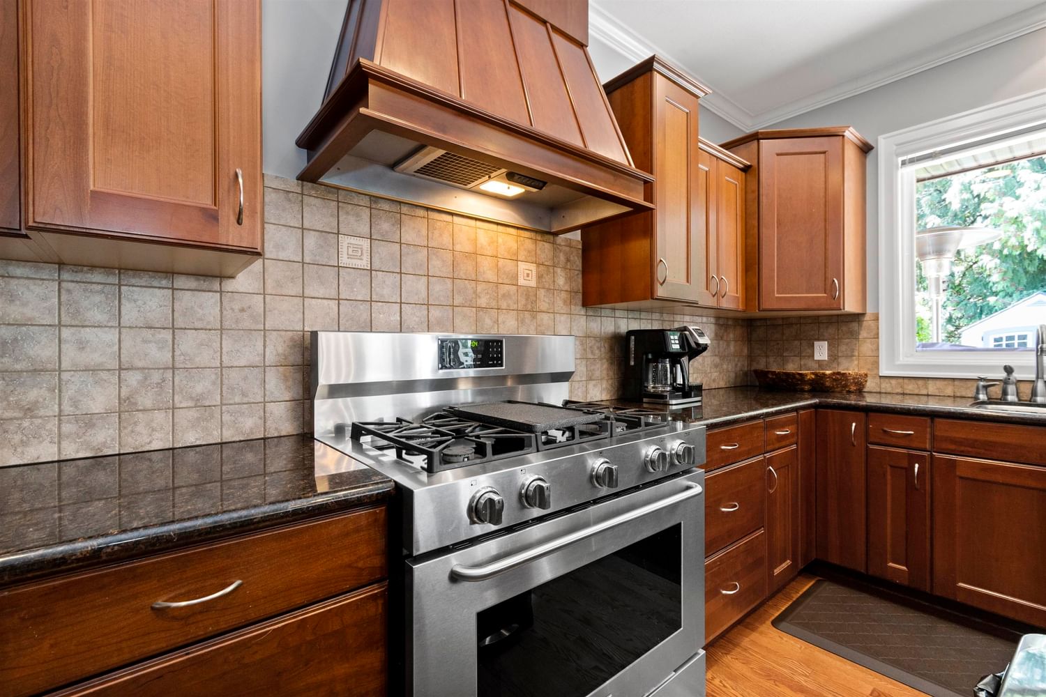 Listing Image 10