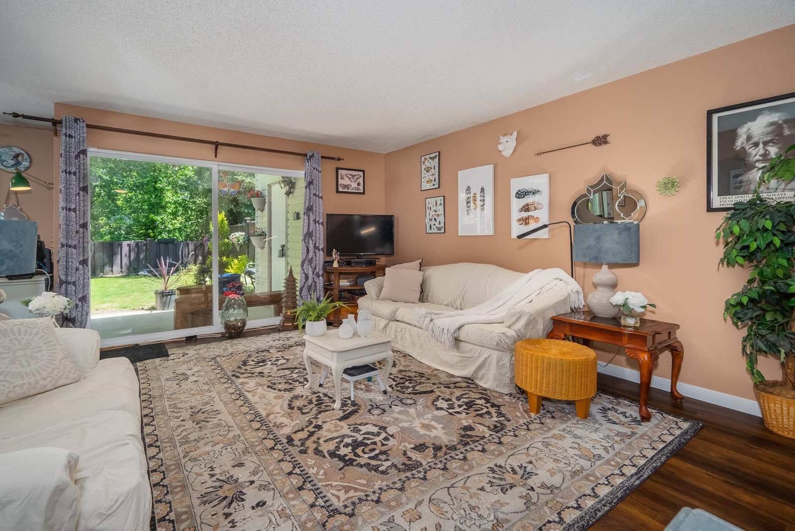 Listing Image 4