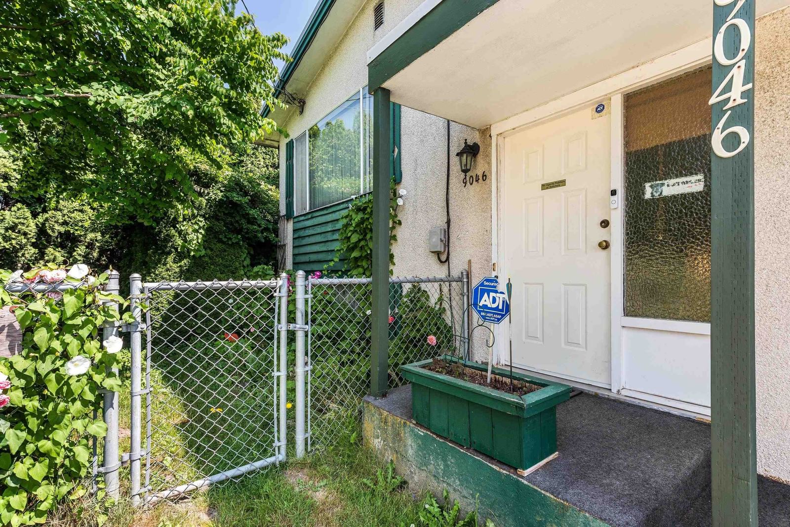Listing Image 4