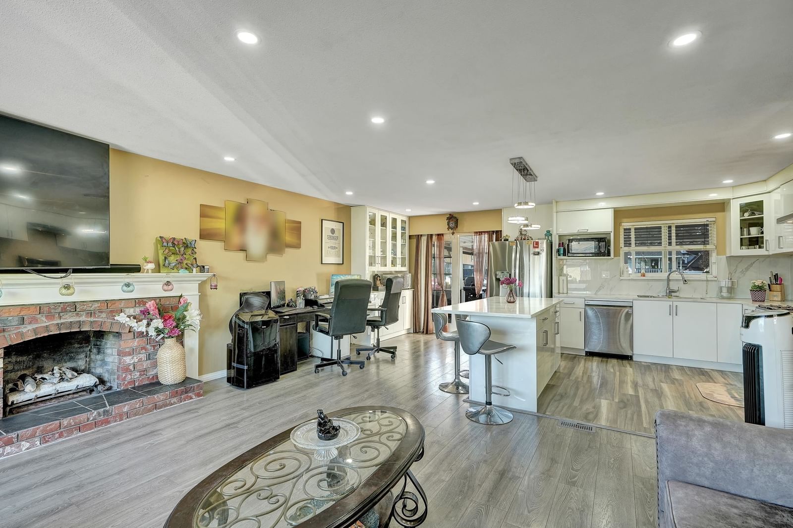 Listing Image 12