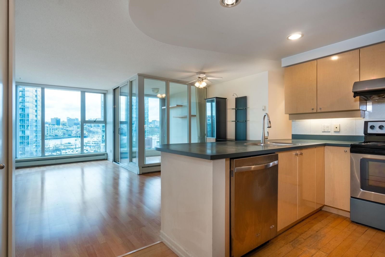 Listing Image 19