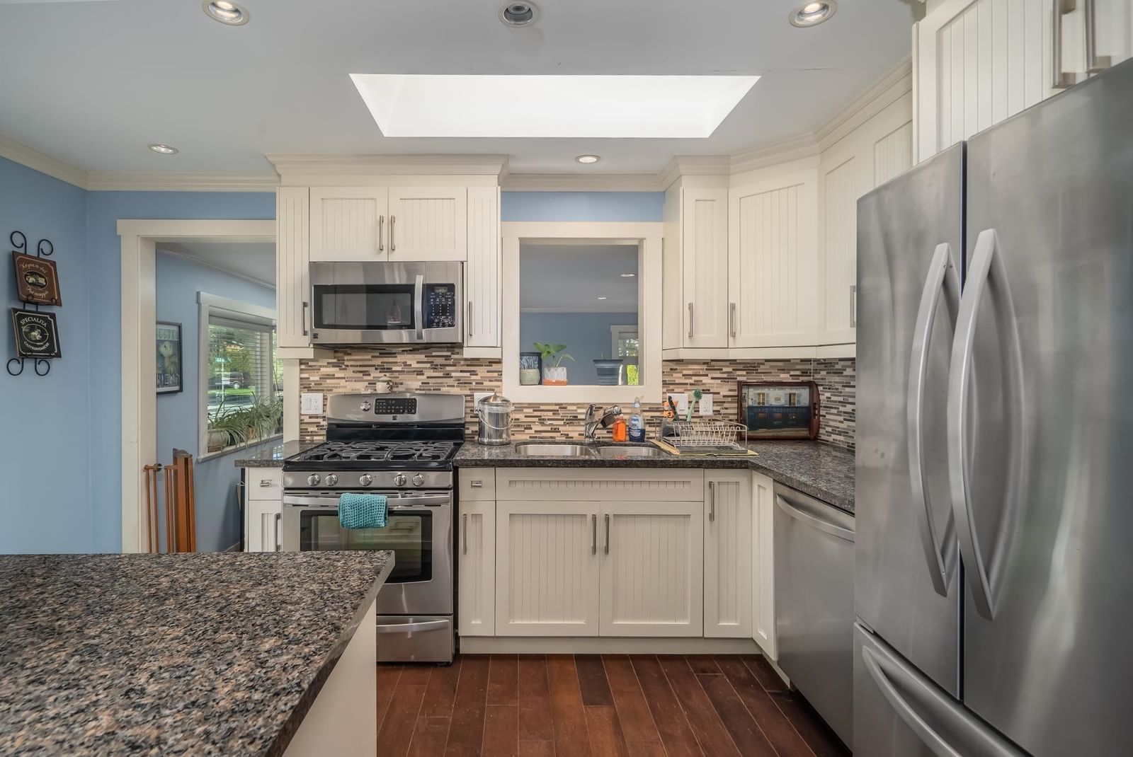 Listing Image 11