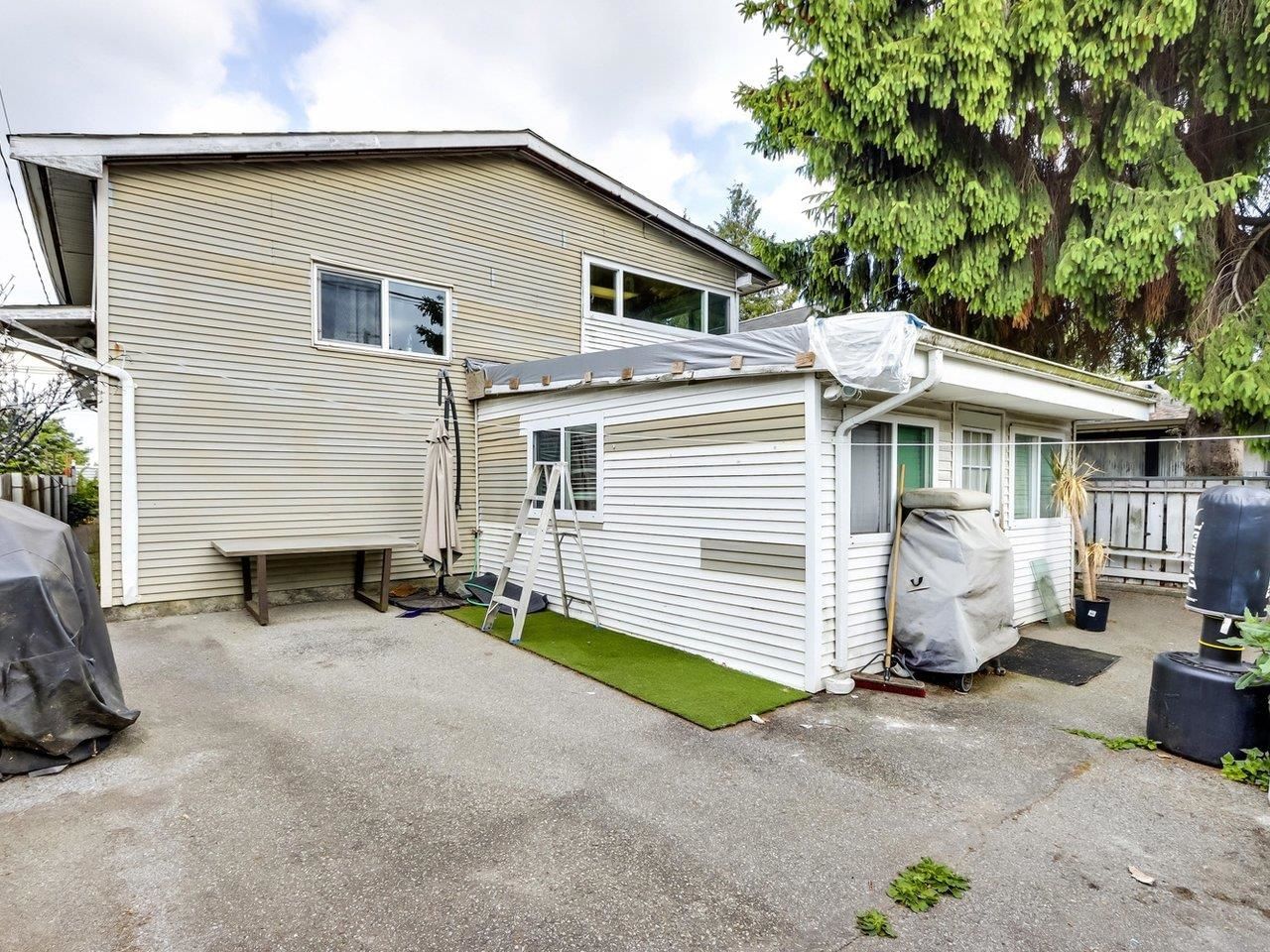 Listing Image 6