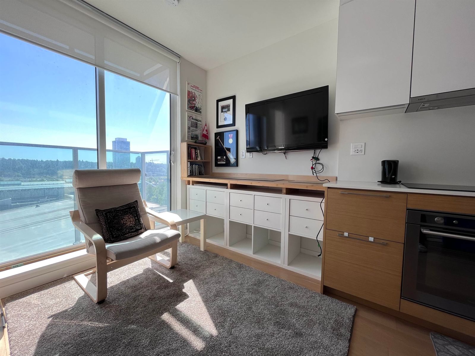Listing Image 4