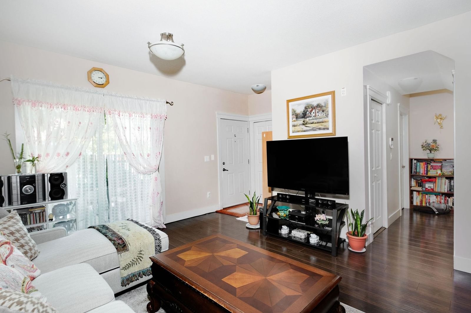Listing Image 4