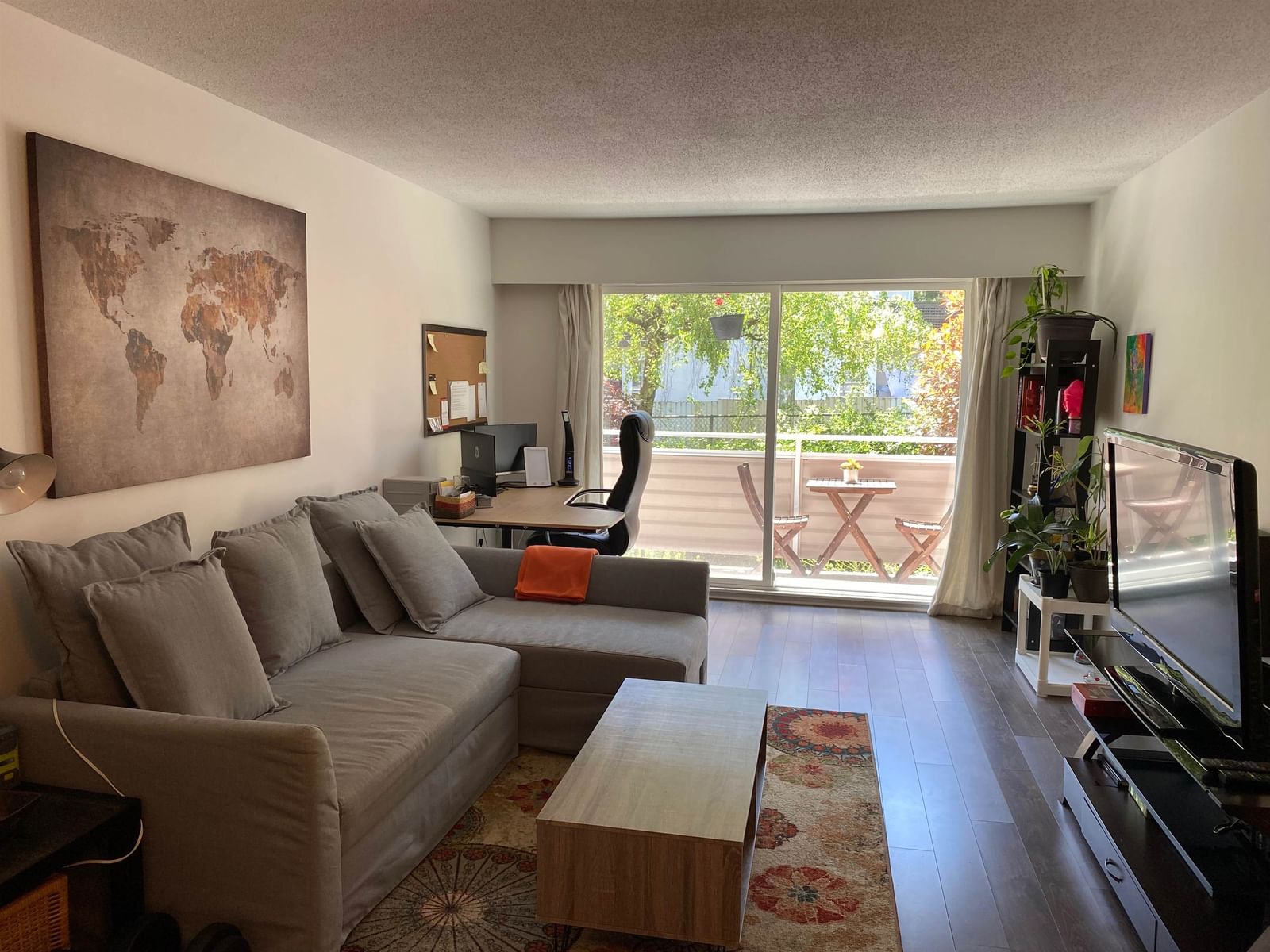 Listing Image 4