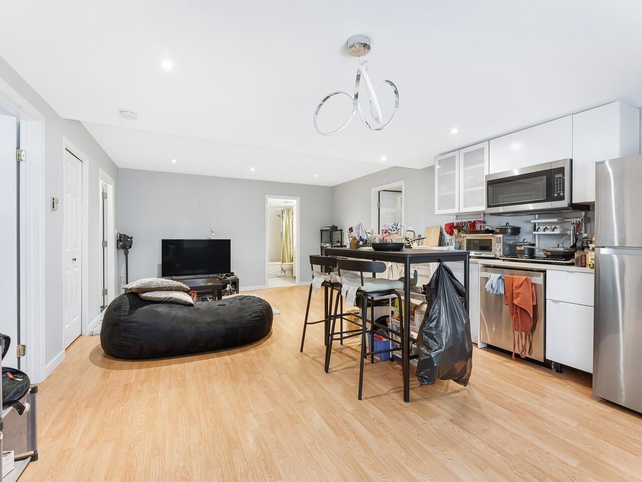 Listing Image 22