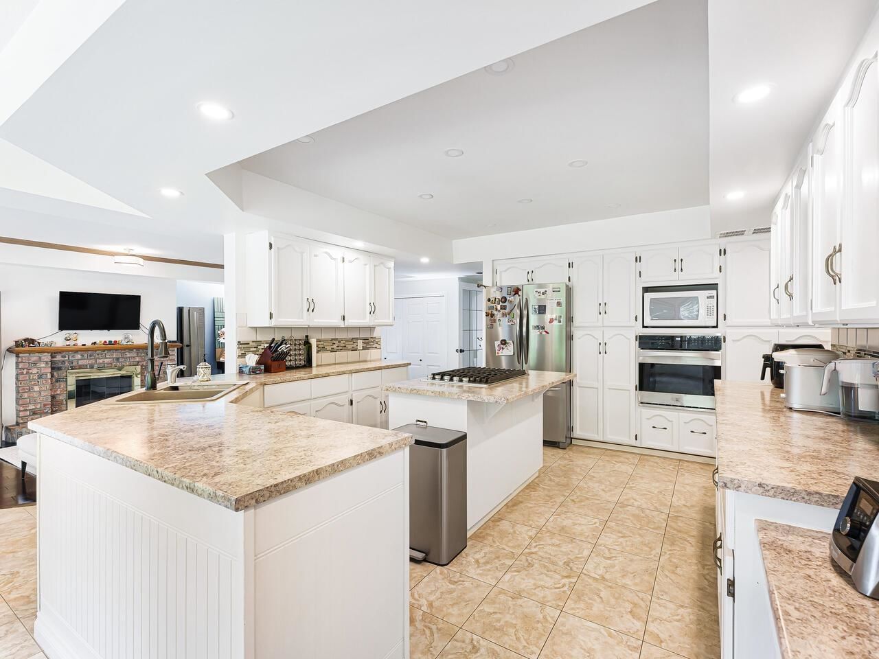 Listing Image 9