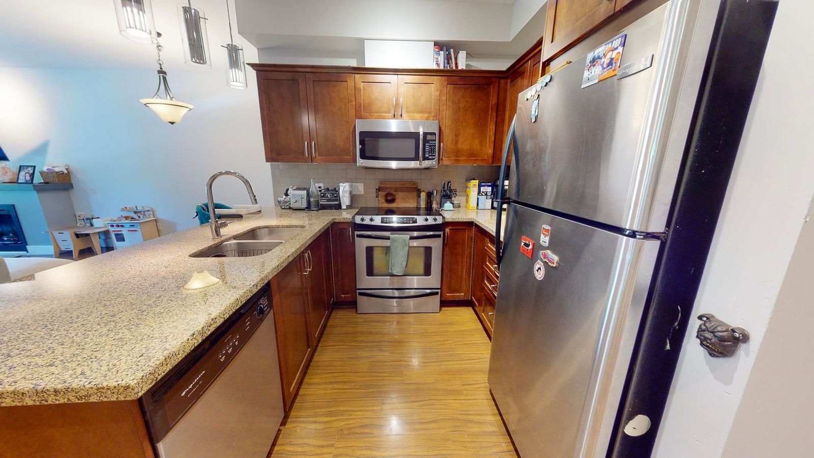 Listing Image 5