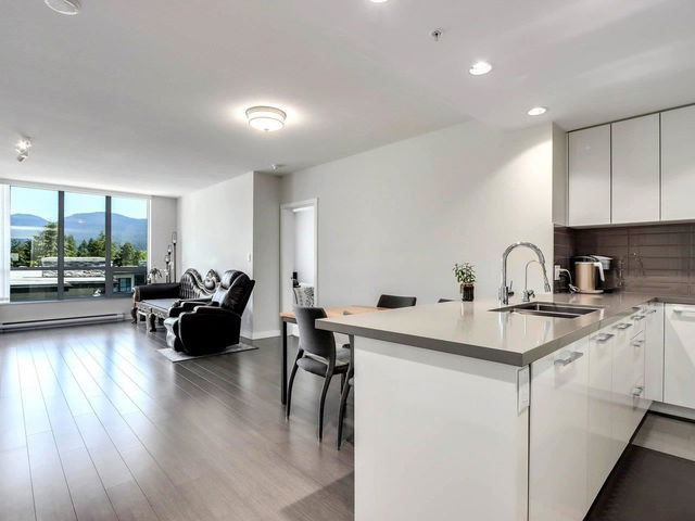 709 - 3093 Windsor Gate