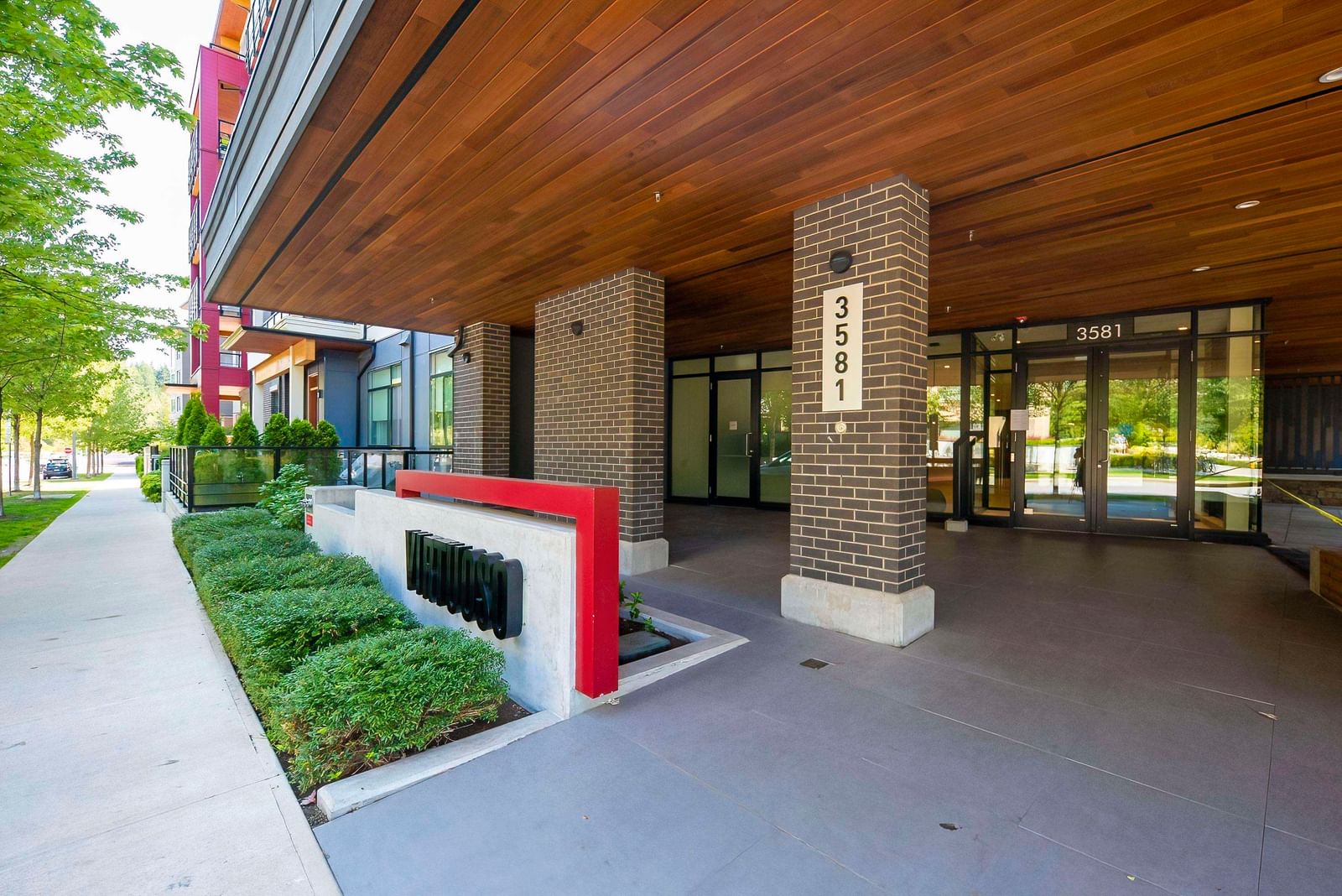 Listing Image 4