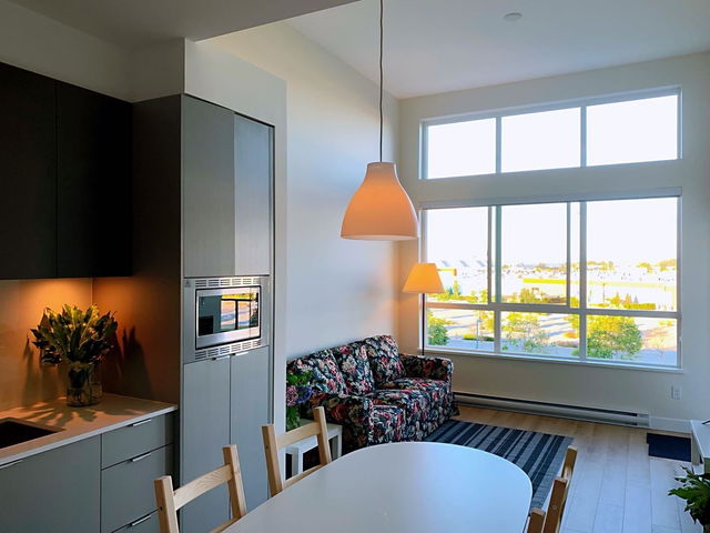 403 - 1892 Starling Drive