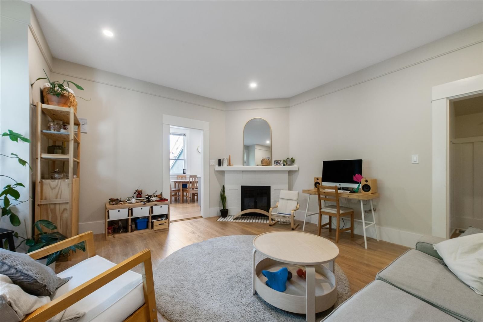 Listing Image 4