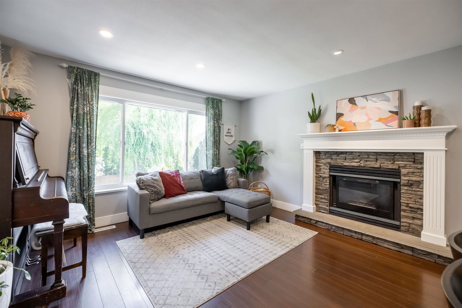 Listing Image 12