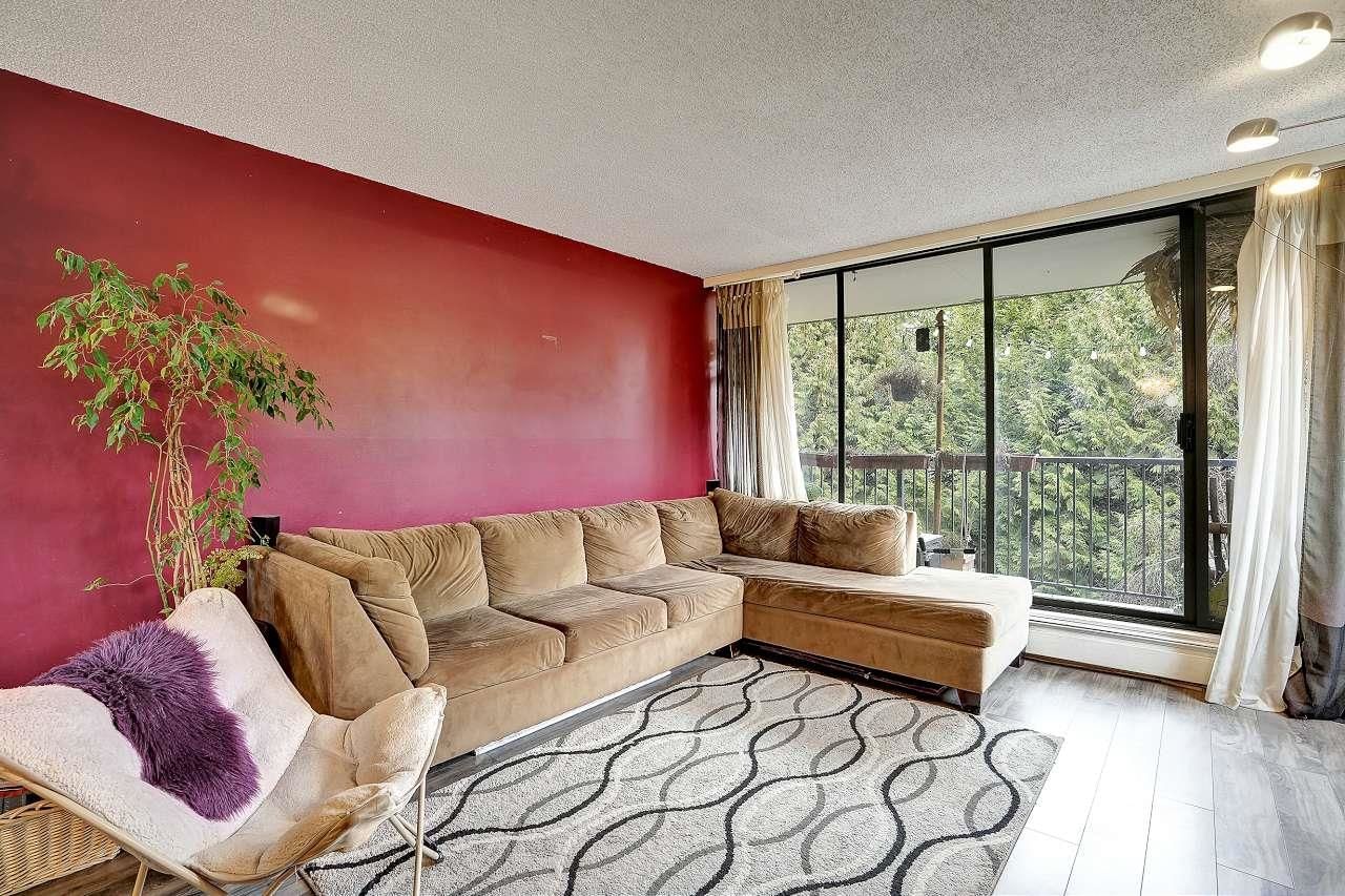 Listing Image 4