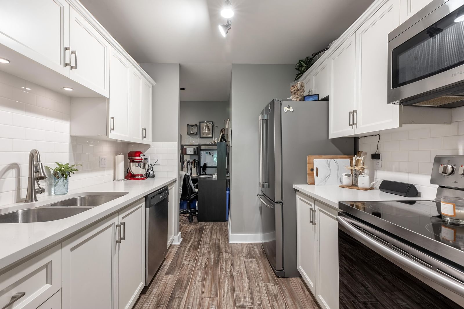 Listing Image 10