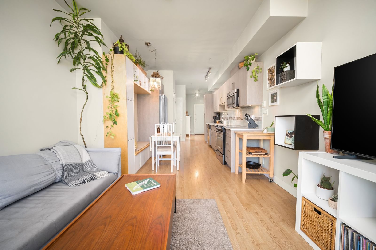 Listing Image 11
