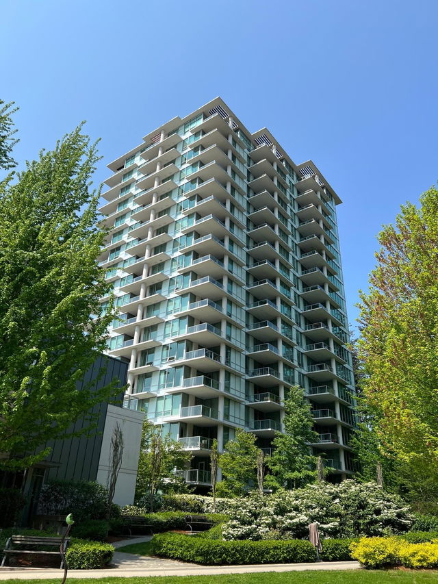 2009 - 5728 Berton Avenue
