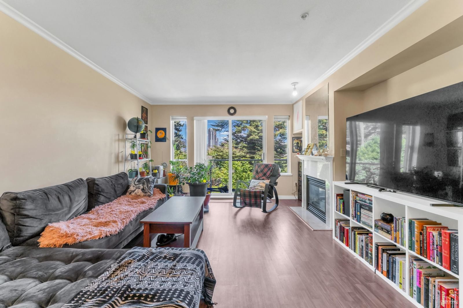Listing Image 4
