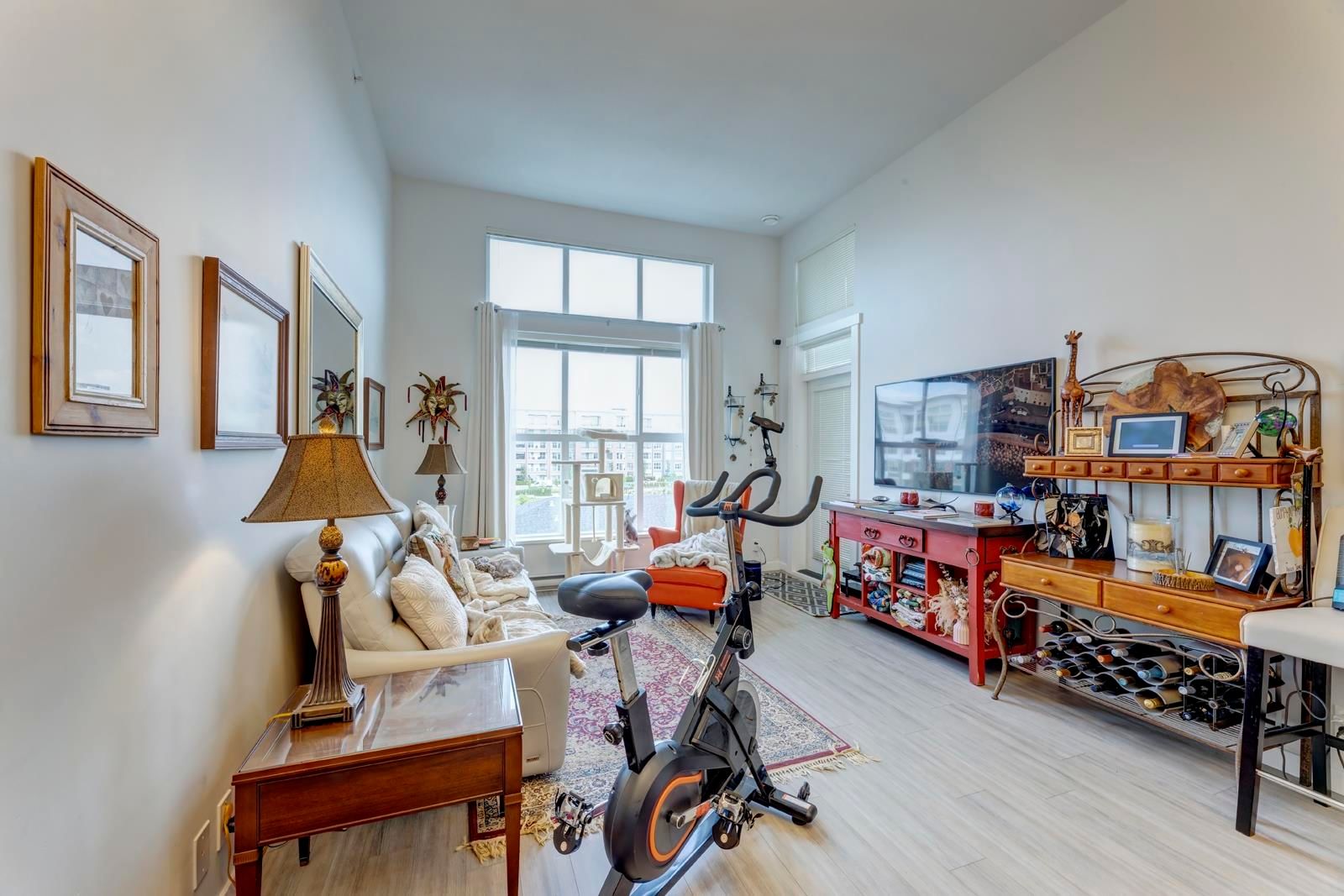 Listing Image 5