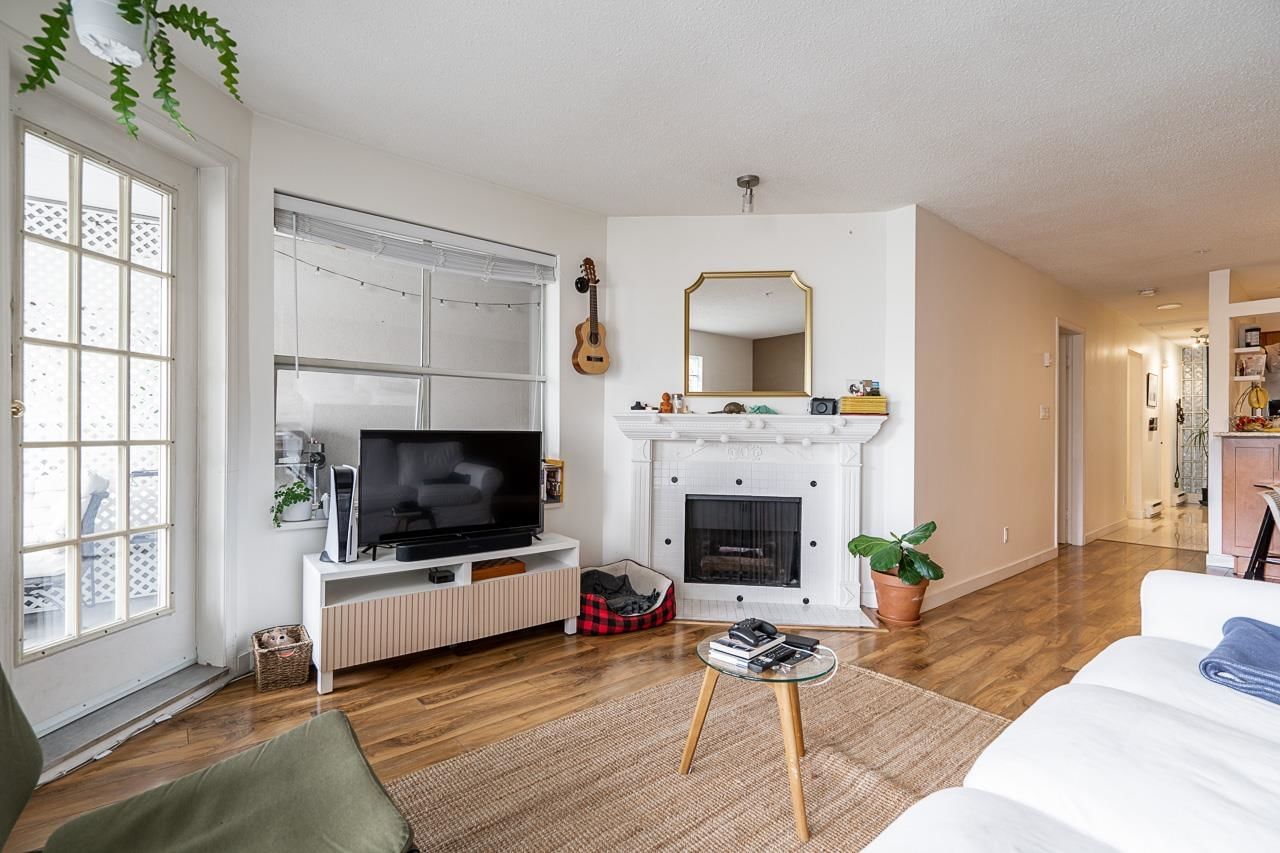 Listing Image 4