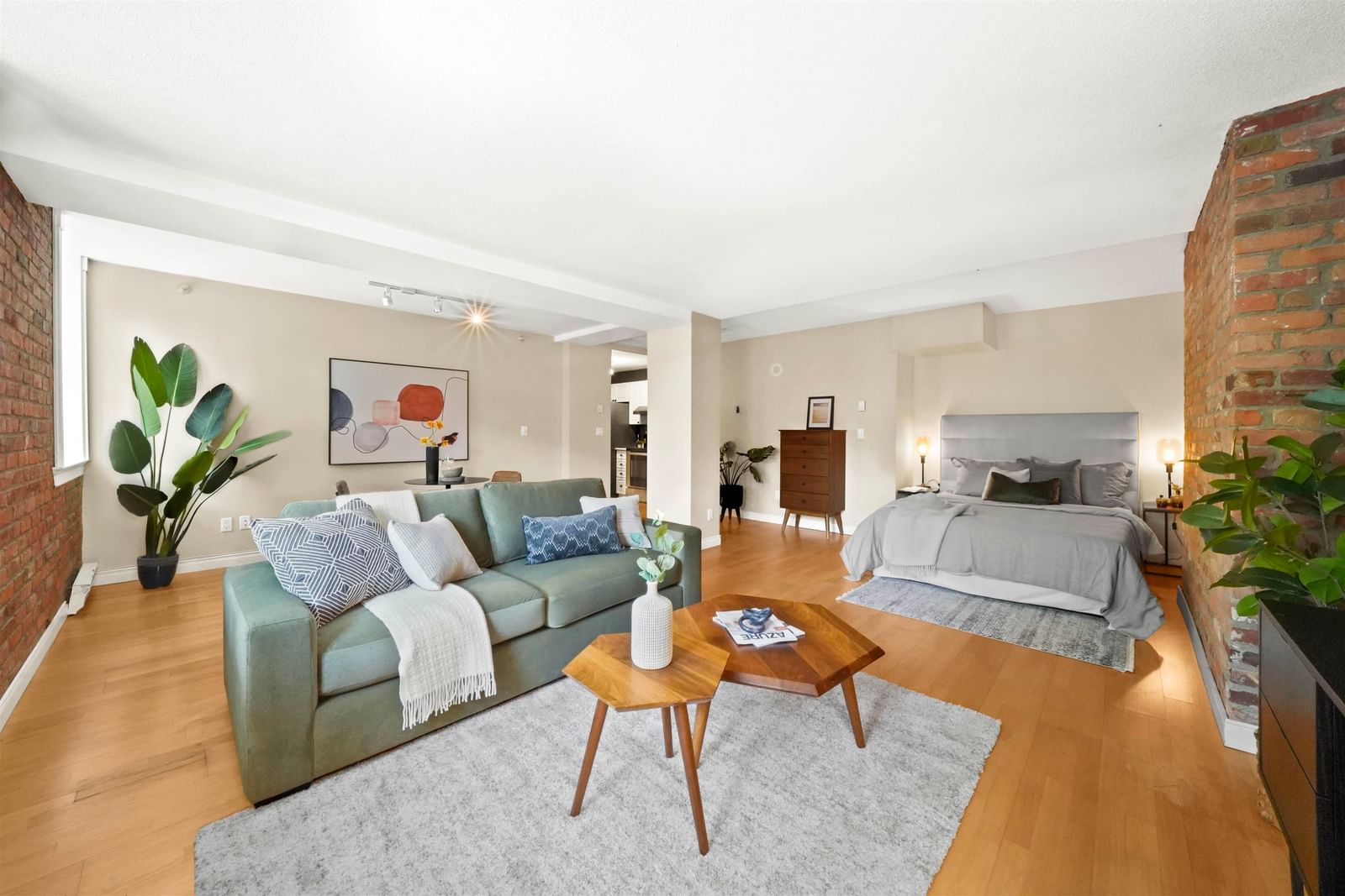 Listing Image 6