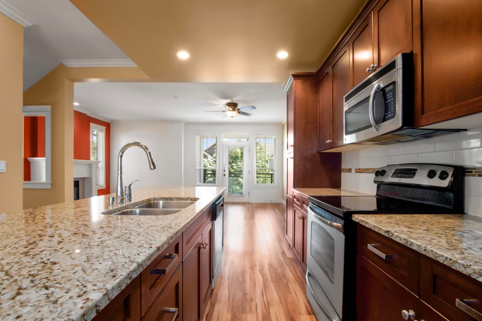 Listing Image 10