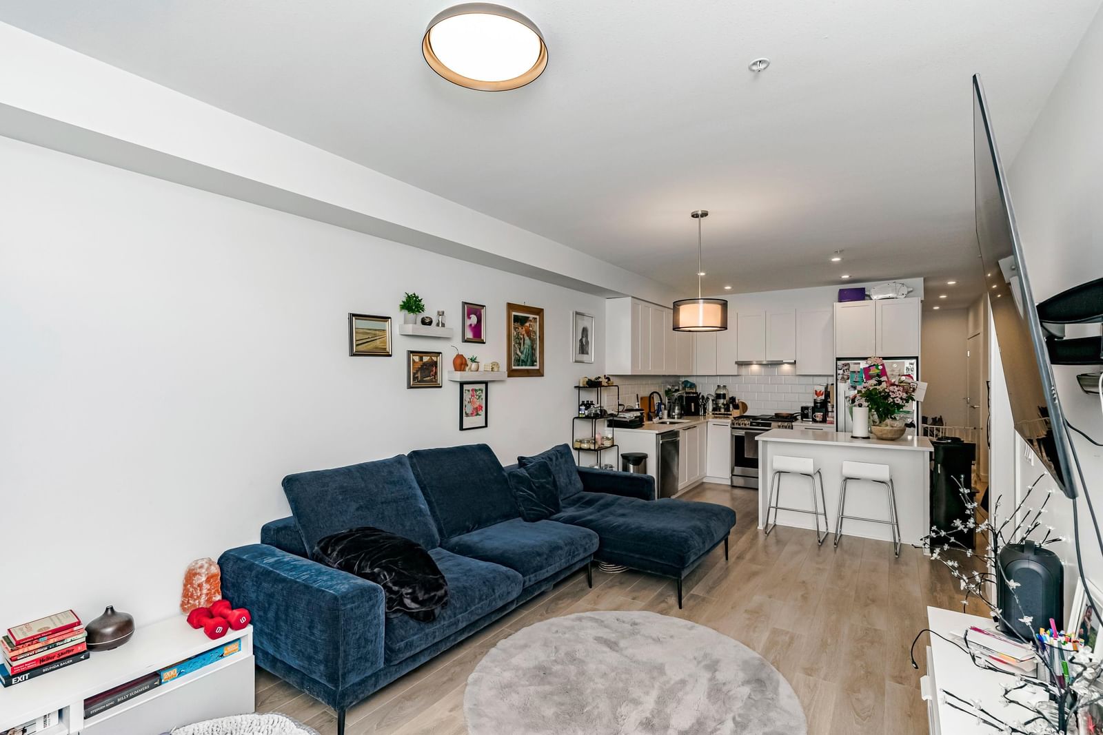 Listing Image 10