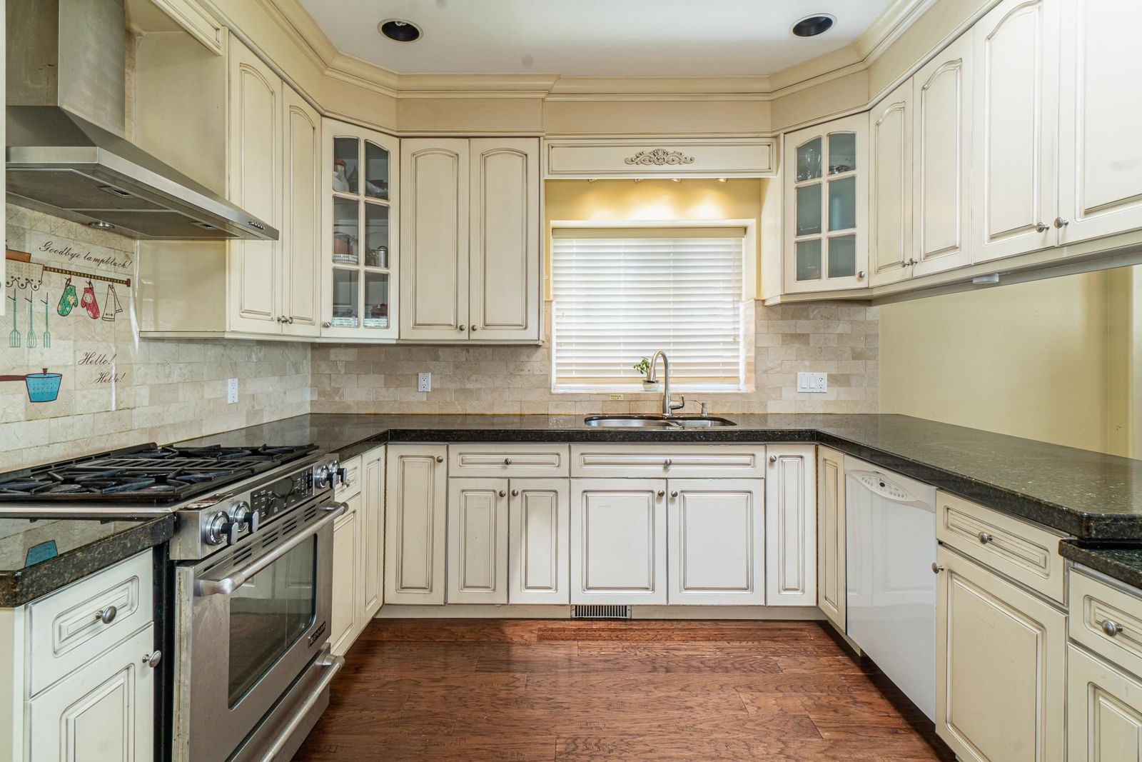Listing Image 15
