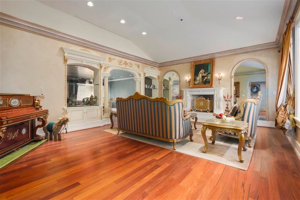Listing Image 4