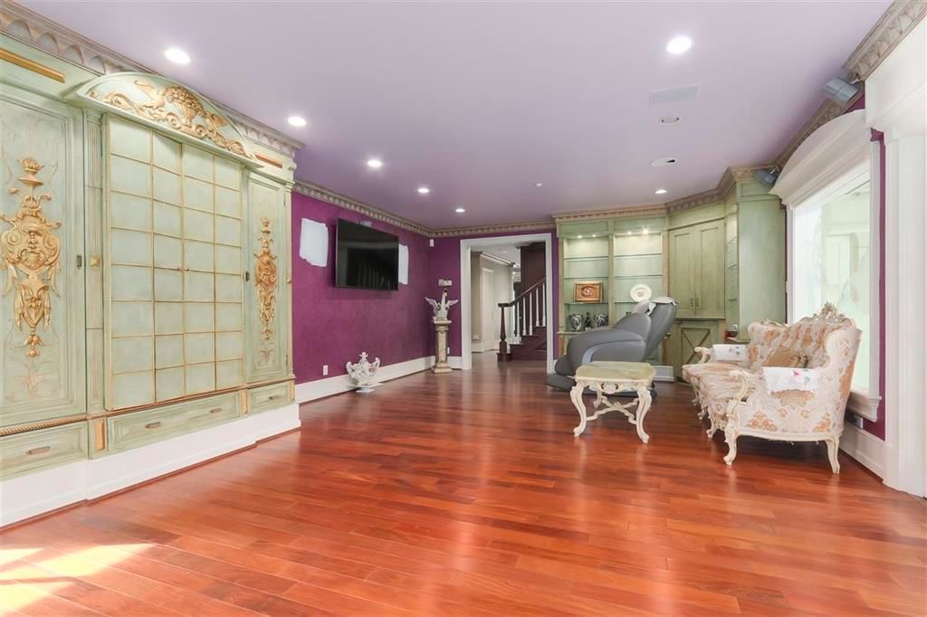 Listing Image 8