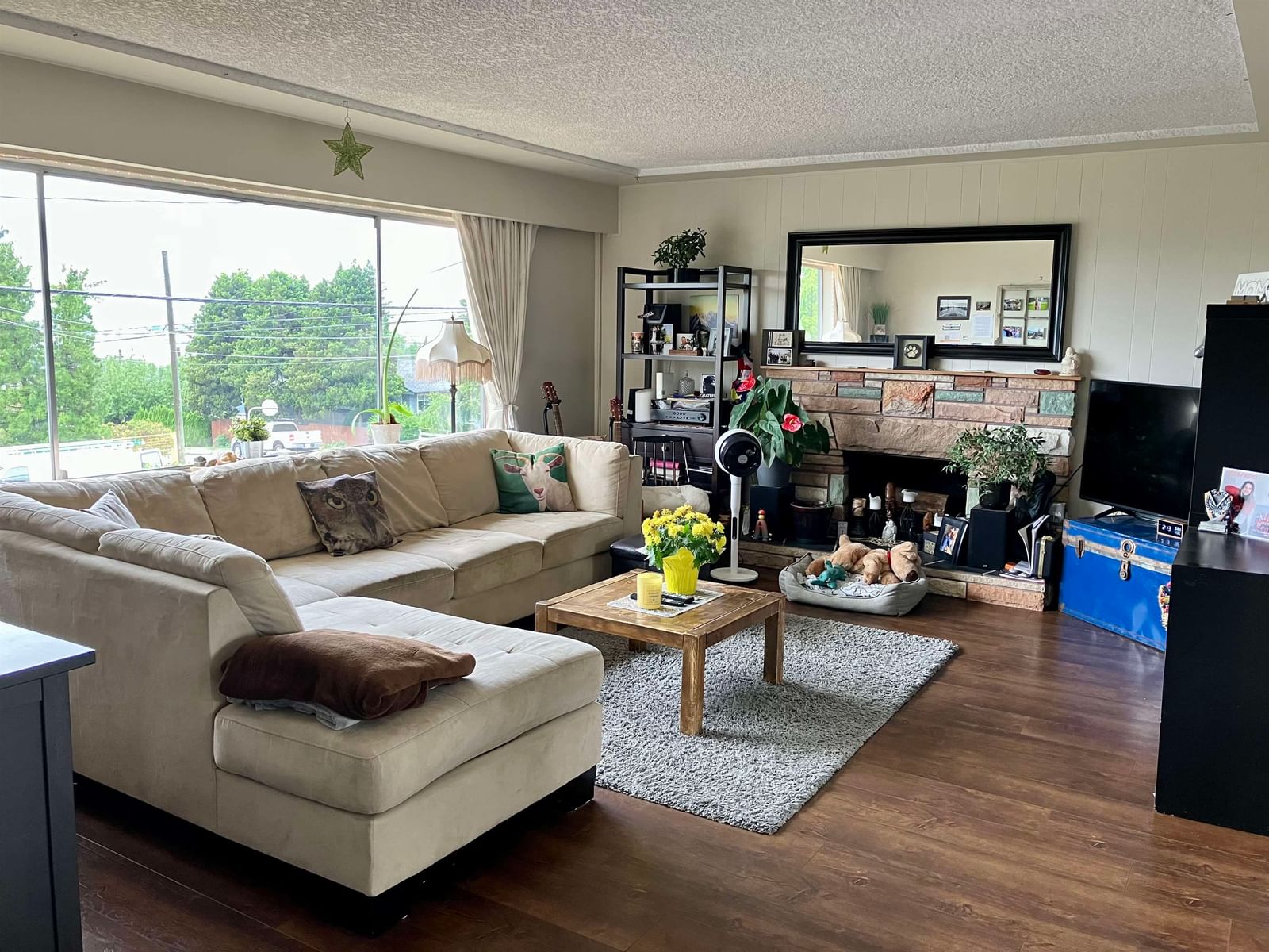Listing Image 11