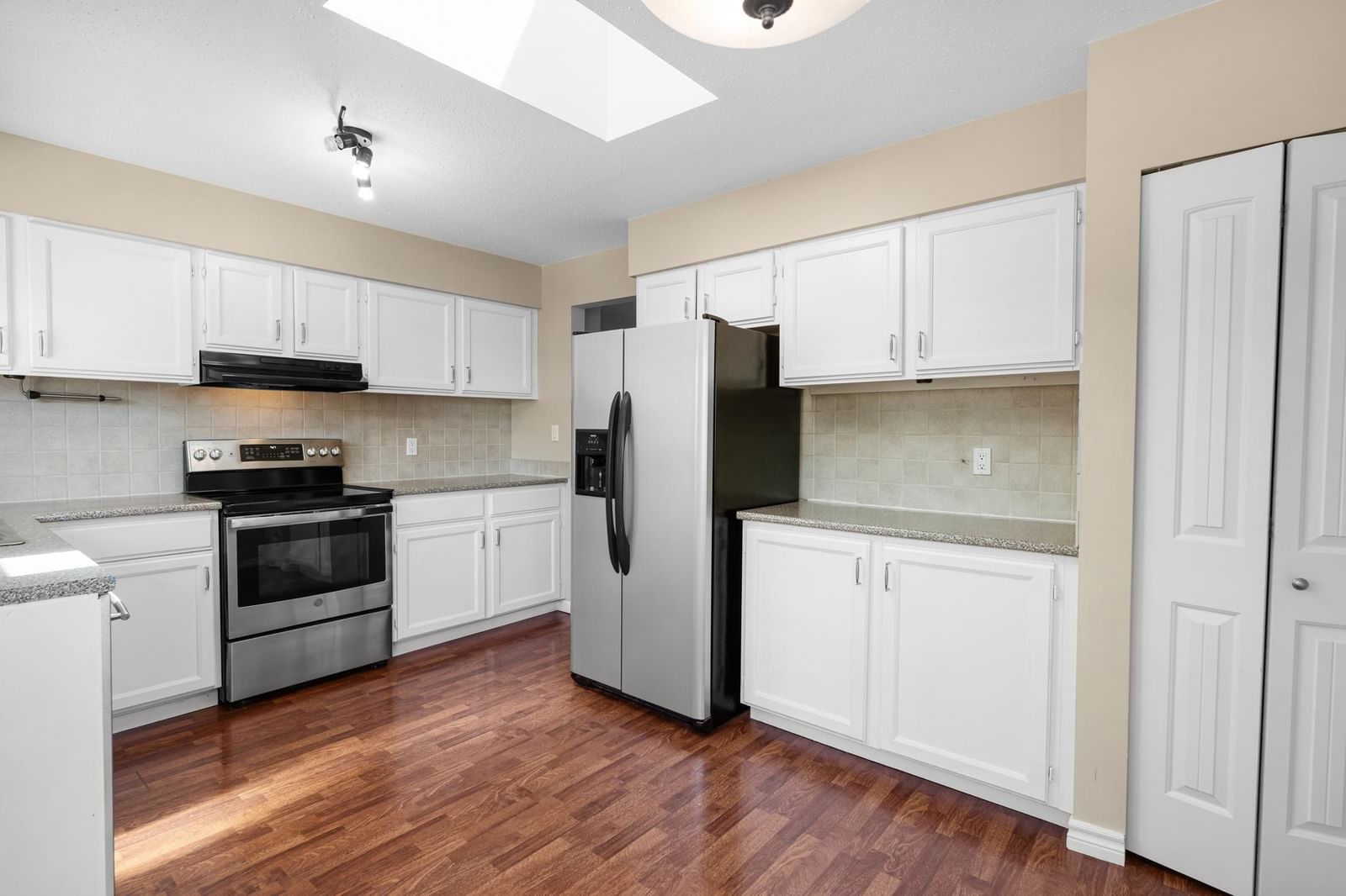 Listing Image 9