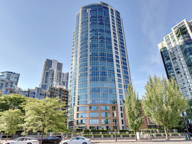2203 - 388 Drake Street