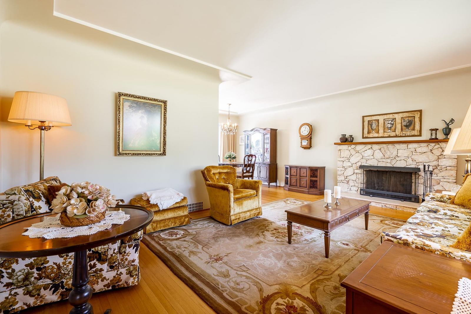 Listing Image 4